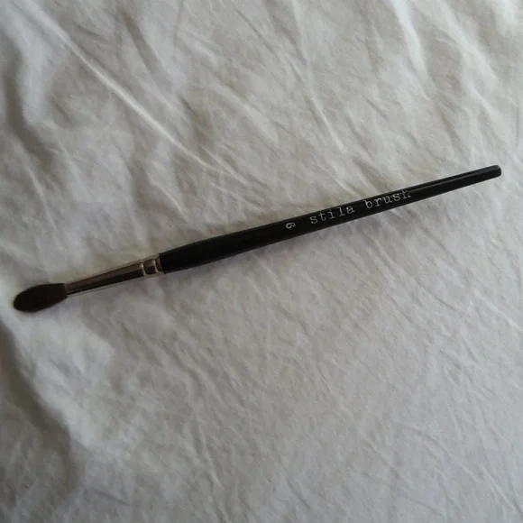 STILA Brush #6 - Picture 1 of 3